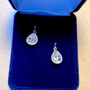 Teardrop earrings